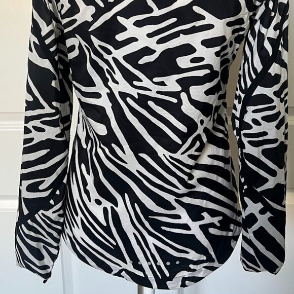 Nike Black White Palm Impossibly Light Running Hooded Jacket Size XS - Picture 9 of 9